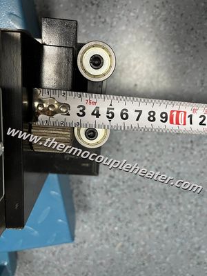 Kantenvormende machine voor keramische bandverwarming, geschikt voor het rollen van bredere staalstroken