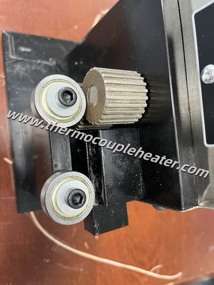 Kantenvormende machine voor keramische bandverwarming, geschikt voor het rollen van bredere staalstroken