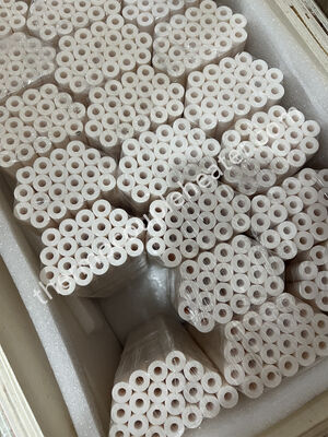 Hoogtemperatuur Alsint C799 99,7% Aluminium Keramische isolatoren voor ovens